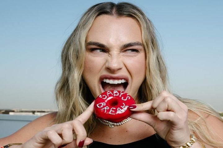 Η Σαμπαλένκα μετέτρεψε το πάθος της για τα γλυκά σε επιχείρηση και λάνσαρε τη δική της σειρά ντόνατς