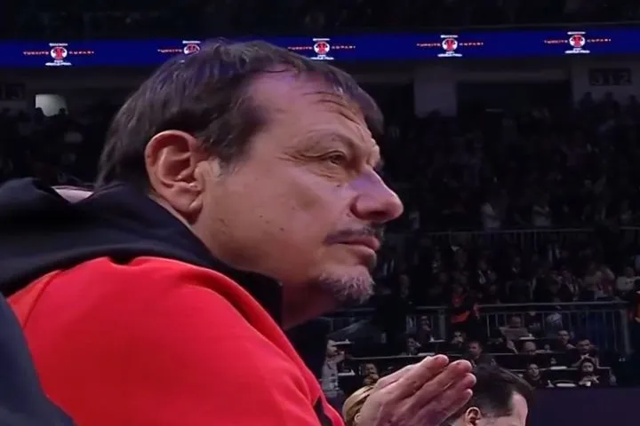 Κύπελλο Τουρκίας: Ο Εργκίν Αταμάν παρακολούθησε τον τελικό Φενέρμπαχτσε – Μπεσίκτας μετά την κατάκτηση του Κυπέλλου Ελλάδας