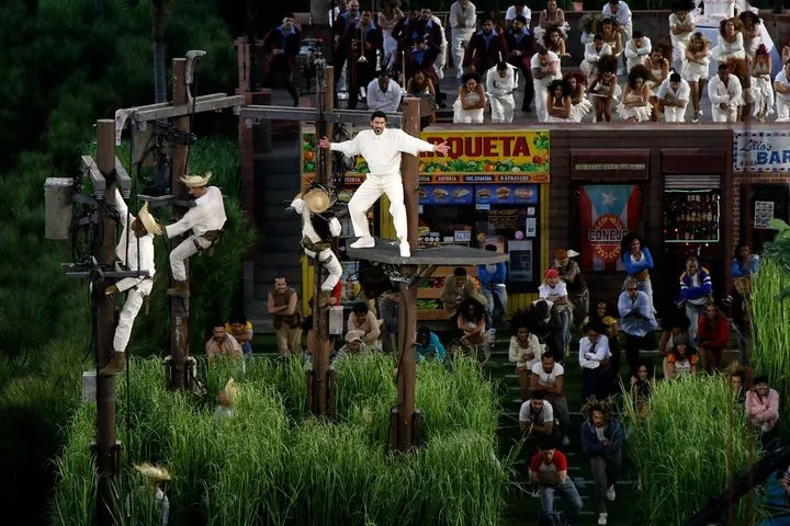 Super Bowl: Το stage του Bad Bunny στήθηκε μέσα σε μόλις επτά λεπτά