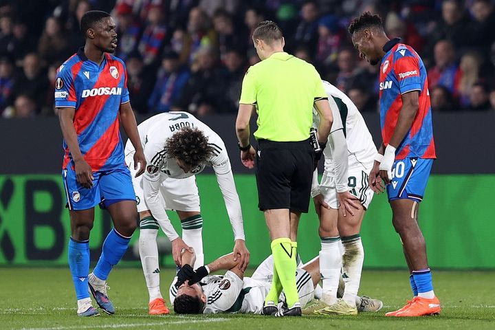 Ο Μπακασέτας χτύπησε στο πρόσωπο, ζαλίστηκε, αλλά συνέχισε κανονικά