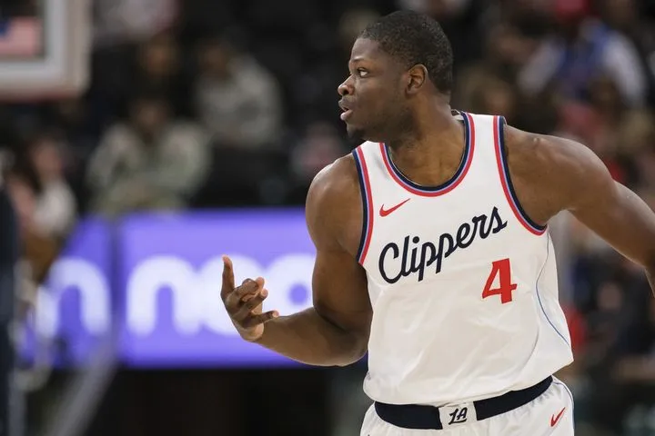 NBA: Υπογράφει 10ήμερο συμβόλαιο στους Τζαζ ο Μο Μάμπα σύμφωνα με τον Σαράνια