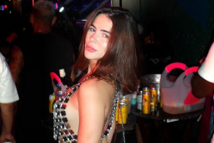 Ρομάριο: Ποια είναι η 25χρονη Τίφανι Μπαρσέλος που εθεάθη στο πλευρό του