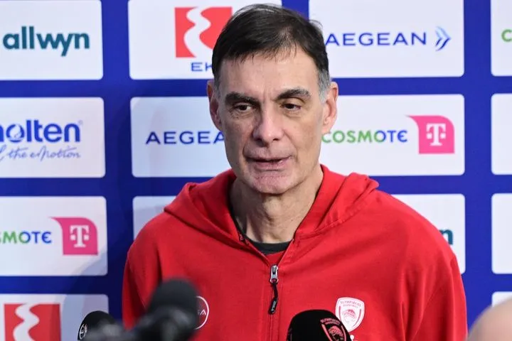 Τι είπε ο Γιώργος Μπαρτζώκας για Μιλουτίνοβ και Τζόουνς ενόψει του τελικού του Allwyn Final 8