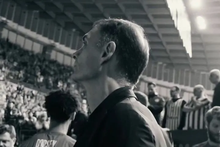 Αποθέωση Μπαρτζώκα, φόρος τιμής στα θύματα της θύρας 7 και θρίαμβος επί της Βίρτους στο VIDEO της παρακάμερας του Ολυμπιακού