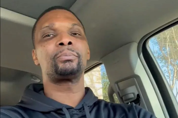 Συγκλόνισε ο Κρις Μπος για το πρόβλημα υγείας: “Ξύπνησα καλυμμένος από το δικό μου αίμα”