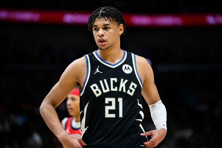 Πέλικανς – Μπακς 118-139: Με πρωταγωνιστές τους Ρόλινς και Τόμας η τρίτη σερί νίκη των Ελαφιών