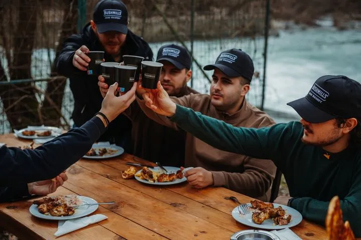Το απόλυτο BBQ δίπλα στο ποτάμι και μια εκδρομή που έγραψε ιστορία παρέα με το Bushmills Irish Whiskey!