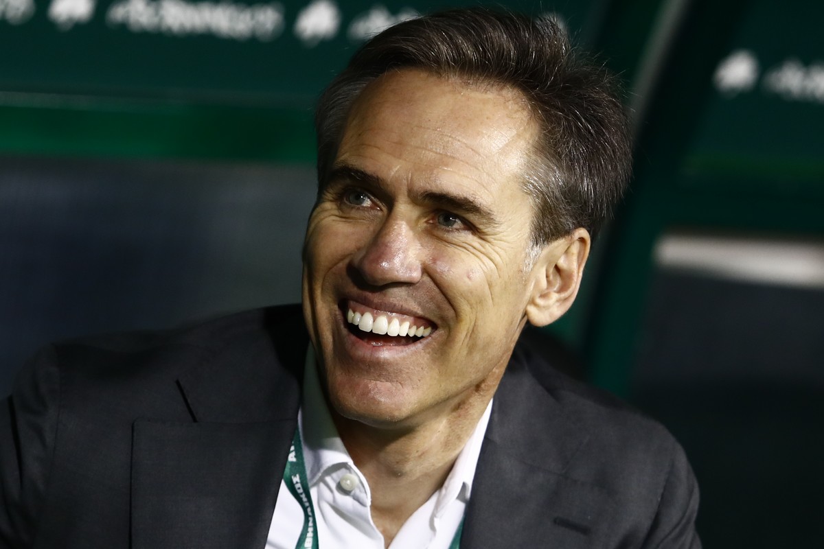 Ο Μιγκέλ Άνχελ Κορόνα σε ρόλο σχολιαστή στη LaLiga 2                                          Ο Μιγκέλ Άνχελ Κορόνα σε ρόλο σχολιαστή στη LaLiga 2