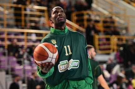 Η προθέρμανση του Χέιζ-Ντέιβις πριν από το ντεμπούτο του με τον Παναθηναϊκό AKTOR