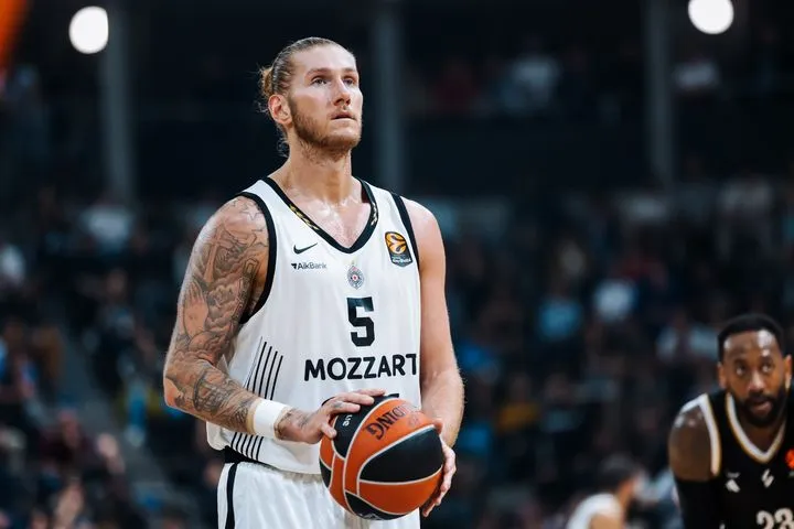 Επιστρέφει στην Παρτίζαν ο Ντίλαν Οσετκόφσκι μετά την αναστολή της ποινής