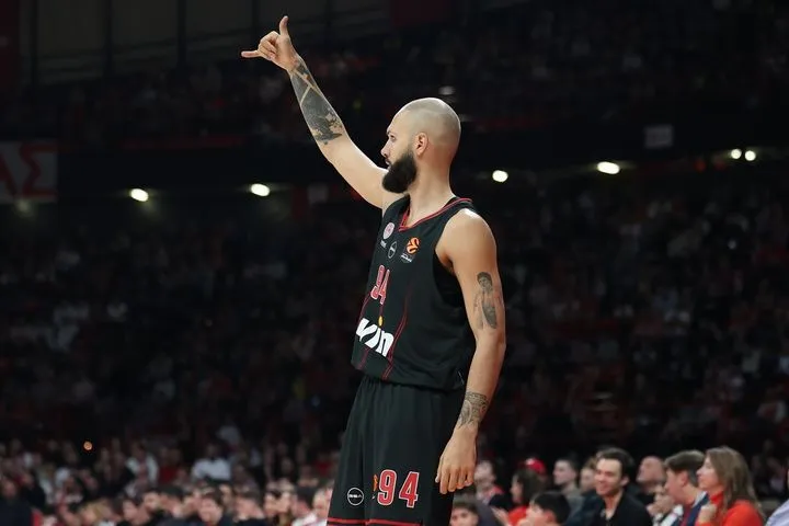 "Καυτός" Φουρνιέ με δύο συνεχόμενα τρίποντα μόλις ήρθε από τον πάγκο