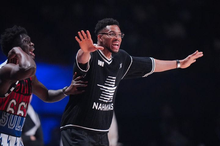 Ρεσιτάλ Γιάννη και νίκη στο Celebrity All-Star Game: “Ο Σαράνια δεν μπορεί να παίξει μπάσκετ”