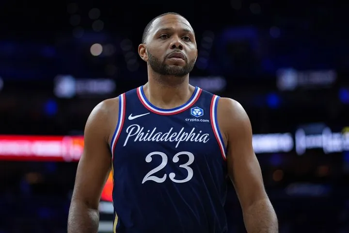 Οι Σίξερς έστειλαν τον Έρικ Γκόρντον στους Γκρίζλις