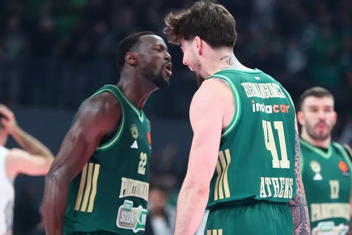 Ο αναμμένος πολυέλαιος του Γκραντ στον Παναθηναϊκό και το σβησμένο κόκκινο λυχνάρι του Ολυμπιακού