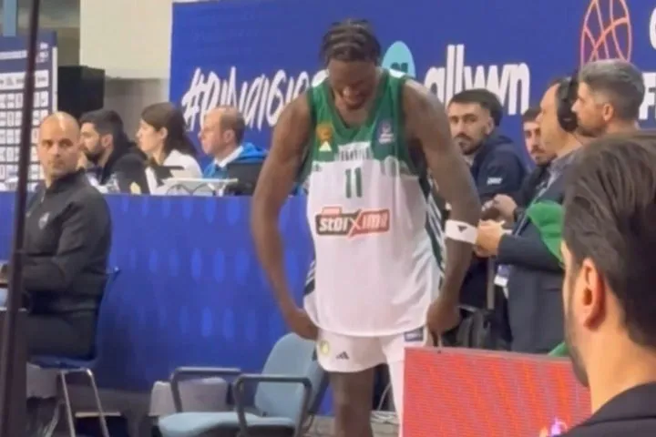 Κεφάτος Χέιζ-Ντέιβις: Ζήτησε φόρμες με κουμπιά για να μπαίνει πιο εύκολα στο παρκέ