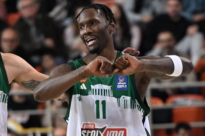 Παναθηναϊκός AKTOR – ΠΑΟΚ: Ο Χέιζ-Ντέιβις πέρασε στο παρκέ για το ντεμπούτο του με τα πράσινα και αποθεώθηκε