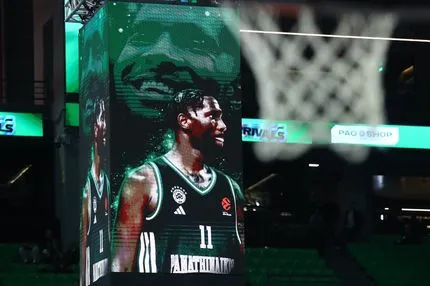 Ο Χέιζ-Ντέιβις στα matrix του Telecom Center