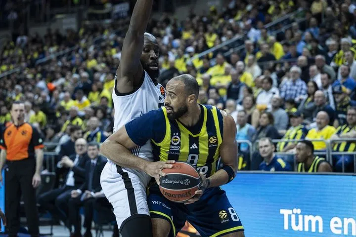 Ο μαγικός Χόρτον-Τάκερ οδήγησε με ρεκόρ την "πληγωμένη" Φενέρμαχτσε