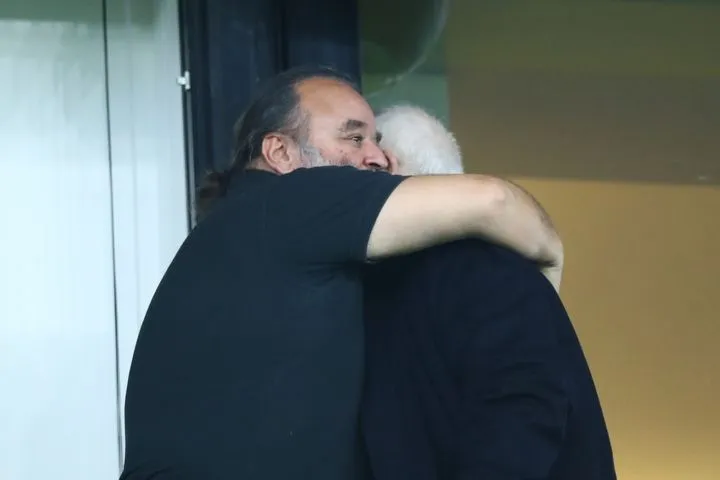 ΑΕΚ – Ολυμπιακός: Η αγκαλιά Ηλιόπουλου – Μελισσανίδη