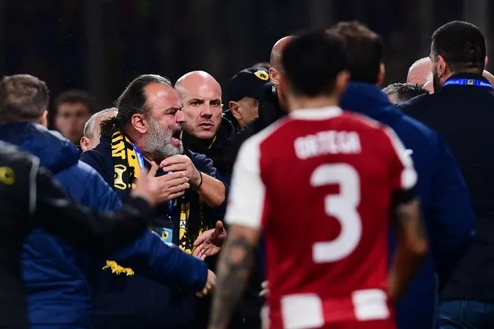 Ολυμπιακός για Ηλιόπουλο: “Επιτέθηκε στον διαιτητή μέσα στον αγωνιστικό χώρο, επιτέθηκε φραστικά ακόμη και στον Μεντιλίμπαρ”