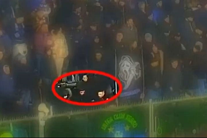 To VIDEO από τη ρίψη της κροτίδας οπαδού της Ίντερ στον τερματοφύλακα της Κρεμονέζε