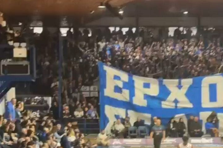 They are back: Οι οργανωμένοι φίλοι του Ηρακλή αποκαλύφθηκαν πίσω από το γιγάντιο πανό τους