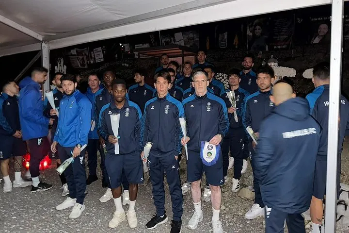 Ηρακλής: Στάση στα Τέμπη και λουλούδια στη μνήμη των 57 θυμάτων επιστρέφοντας από την Καρδίτσα