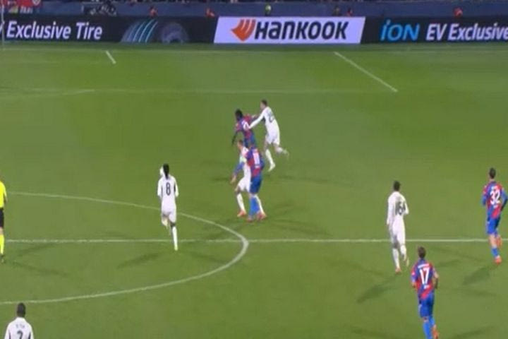 Ο Χάβι Ερνάντεθ μπήκε αλλαγή στην παράταση και αποβλήθηκε με απευθείας κόκκινη στο 105'