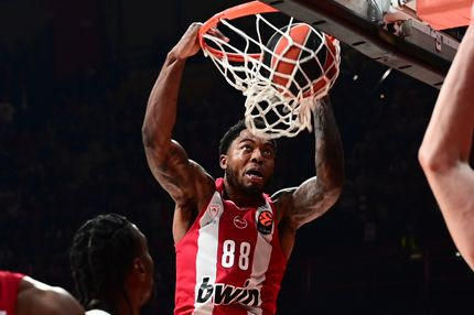 Τα Pick and Pop του Βεζένκοβ, οι 23 πόντοι από ασίστ του Γουόκαπ και το απίθανο αμυντικό νούμερο του Τζόουνς