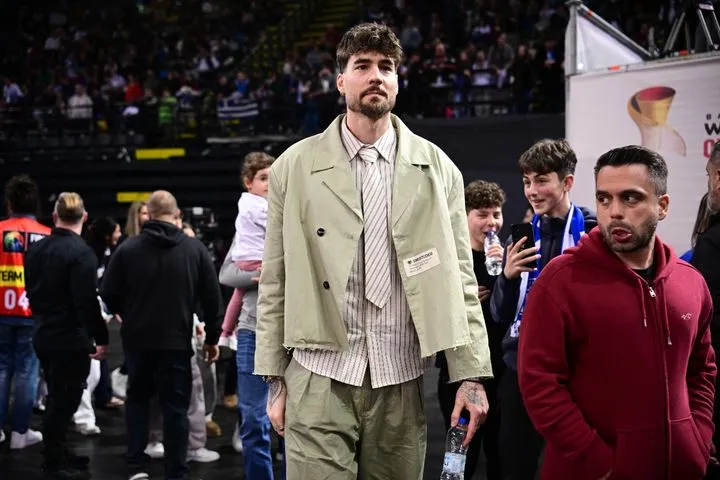 MundoBasket 2027: Παίκτες του Παναθηναϊκού AKTOR και της ΑΕΚ παρακολούθησαν τον αγώνα Ελλάδα – Μαυροβούνιο