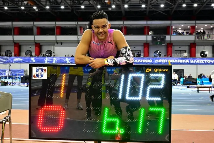 Ο Καραλής κοιτάζει στα μάτια τον Ντουπλάντις: Ξεπέρασε Μπούμπκα και Λαβιλενί με το άλμα στα 6.17μ