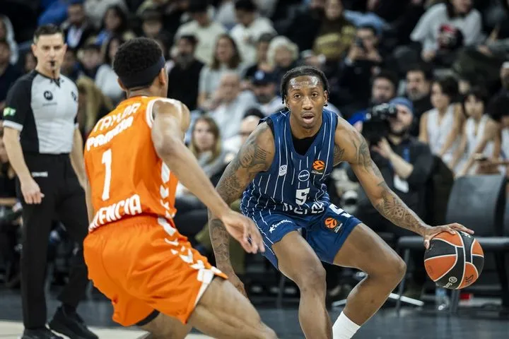 Η Εφές ξέσπασε στη Βαλένθια, έπαιξε εξαιρετικά και επικράτησε με 100άρα