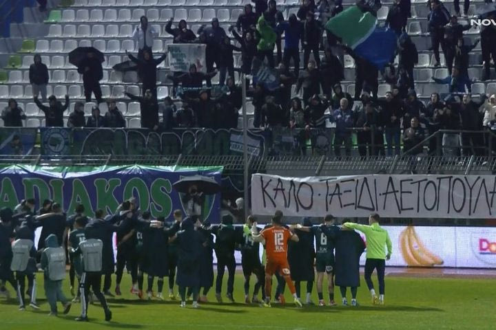 Λεβαδειακός: Πανηγυρισμοί των ποδοσφαιριστών μαζί με τον κόσμο τους