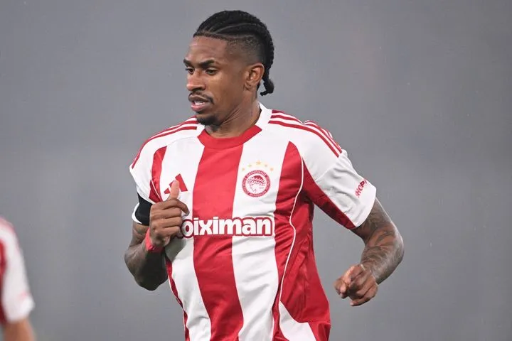 Η ανάρτηση του Λουίζ για το ντεμπούτο του στον Ολυμπιακό: “Χαρούμενος που φοράω τη φανέλα, παλέψαμε έως το τέλος”