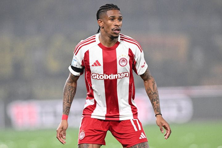 ΑΕΚ – Ολυμπιακός: Ο Αντρέ Λουίζ πέρασε στον αγωνιστικό χώρο στο 71′ και έκανε το ντεμπούτο του με τη φανέλα των ερυθρολεύκων