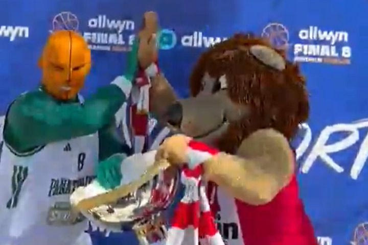 Allwyn Final 8: Οι μασκότ Παναθηναϊκού AKTOR και Ολυμπιακού μάχονται για το τρόπαιο