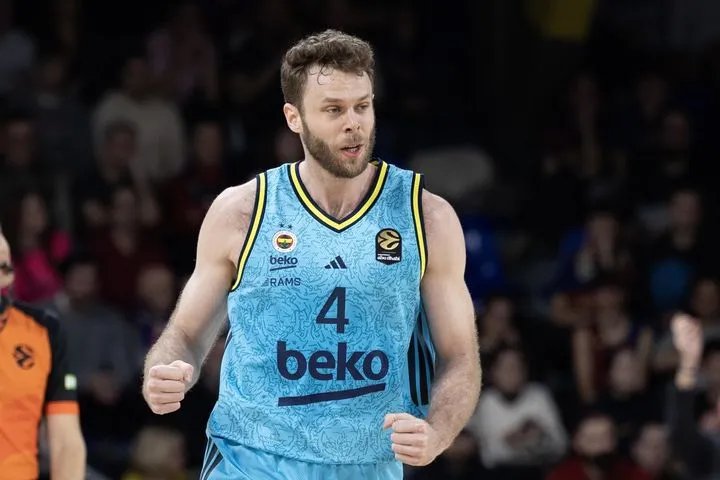 Τεράστια νίκη για τη Φενέρμπαχτσε παρά την ηρωική επιστροφή της Μπαρτσελόνα