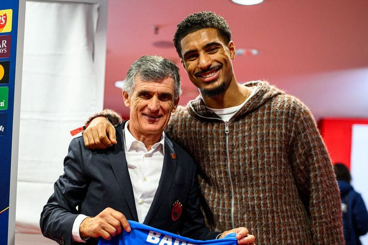 Ολυμπιακός: Το δώρο του Μπαντέ στον Μεντιλίμπαρ μετά το παιχνίδι με τη Λεβερκούζεν