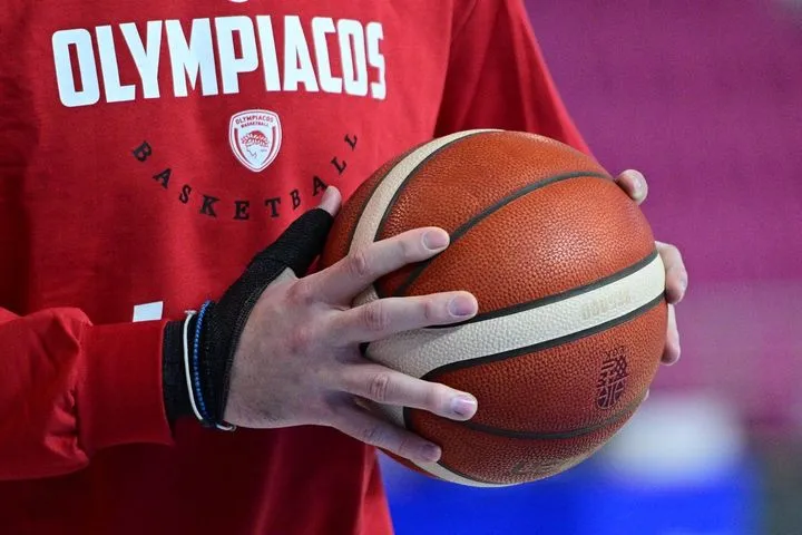 Προπονείται ο Μιλουτίνοβ – Kηδεμόνας: Αυτός είναι ο ειδικός νάρθηκας που φοράει