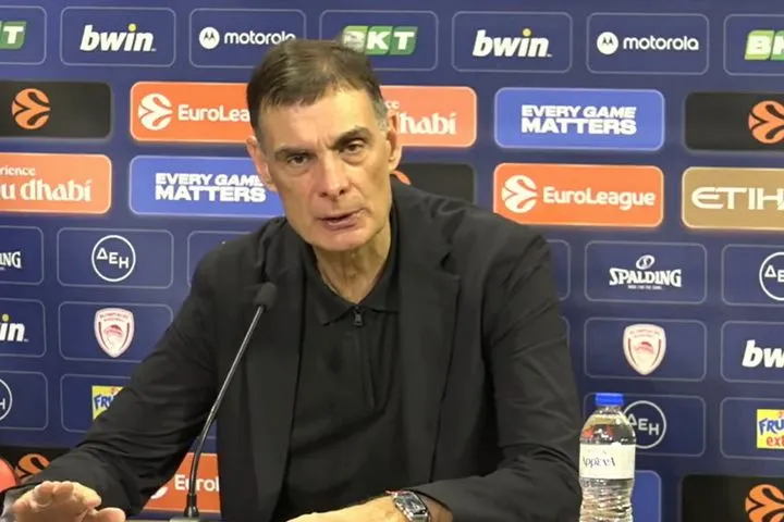 Ο Μπαρτζώκας σε ερώτηση για τον Χέιζ-Ντέιβις: “Μην βάζουμε τον Ολυμπιακό και τον Παναθηναϊκό στο ίδιο πλαίσιο”