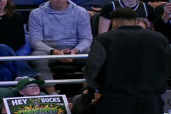 Συγκινητική στιγμή στο NBA: Ο 6χρονος Μέισον παίρνει high-five από τον αγαπημένο του Γιάννη Αντετοκούνμπο