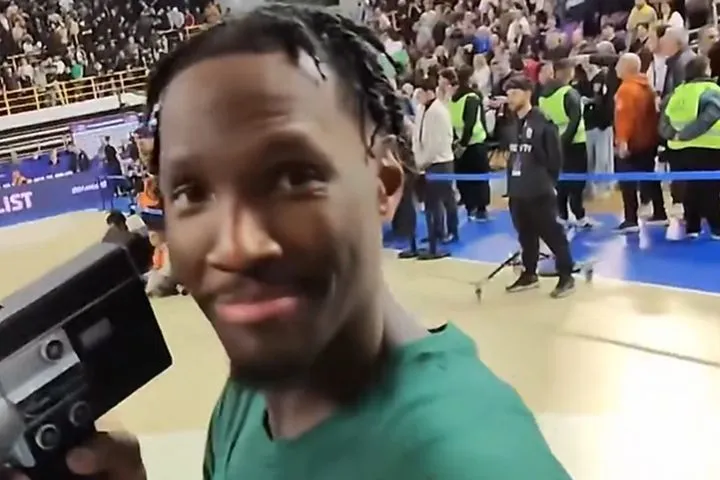 Οι πανηγυρισμοί για την κατάκτηση του Κυπέλλου Ελλάδας μέσα από τα μάτια του Φαρίντ και η επική ατάκα που είπε στον Χέιζ-Ντέιβις