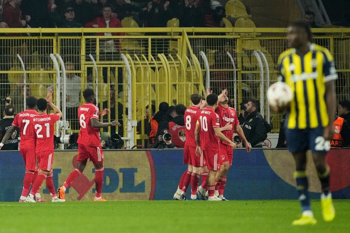 Νότιγχαμ – Φενέρμπαχτσε 1-2: Ηττήθηκε στο Σίτι Γκράουντ, αλλά με την τριάρα στην Τουρκία πήρε το εισιτήριο για τους 16