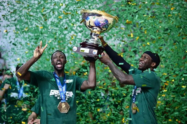 Ο Σλούκας άφησε Γκραντ και Ναν να σηκώσουν το τρόπαιο του Allwyn Final 8