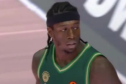 Το πρώτο καλάθι του Κέντρικ Ναν μετά την επιστροφή του και το αγριεμένο βλέμμα στον διαιτητή