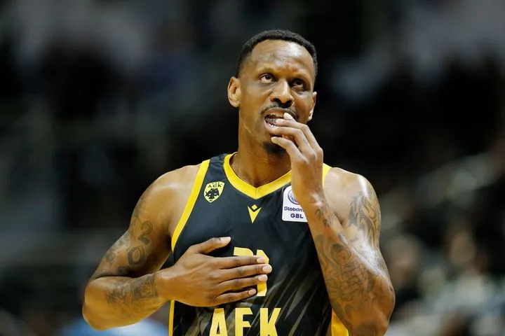 Νάναλι και Μπάρτλεϊ οδήγησαν την ΑΕΚ στο σπουδαίο διπλό επί του ΠΑΟΚ και την 12η συνεχόμενη νίκη της σε Ελλάδα και Ευρώπη