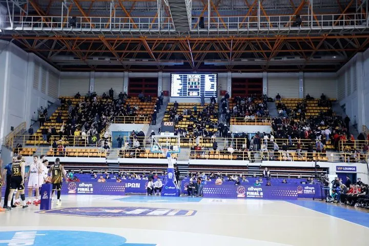 Ολυμπιακός – ΑΕΚ: Οι οπαδοί των δύο ομάδων στην ίδια κερκίδα