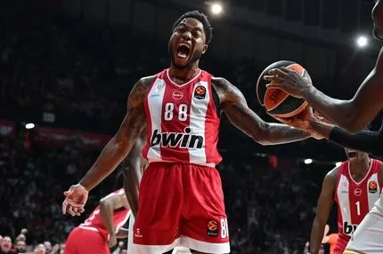 Το τρομερό putback κάρφωμα του Ταϊρίκ Τζόουνς