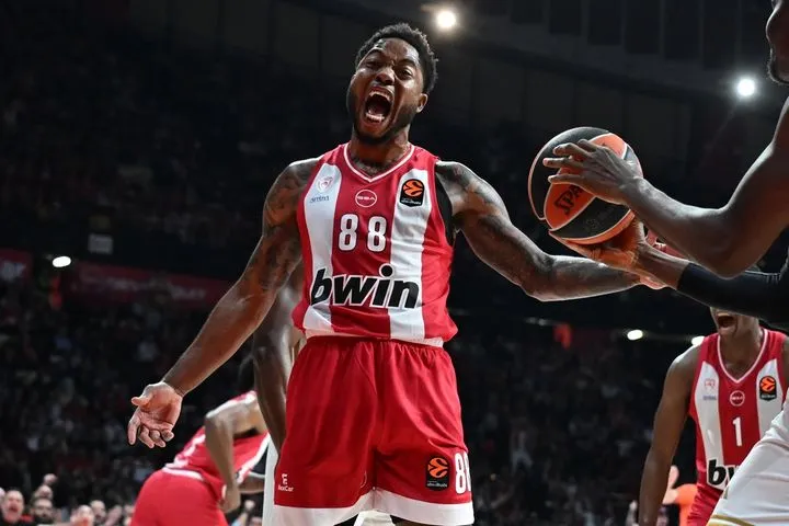 Το τρομερό putback κάρφωμα του Ταϊρίκ Τζόουνς