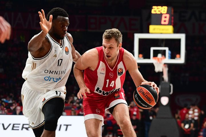 Αθλητικές μεταδόσεις: Πού θα δείτε την εκτός έδρας αναμέτρηση του Ολυμπιακού με την Dubai BC